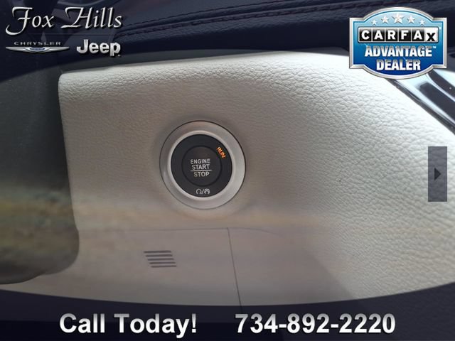 Used 2019 Chrysler Pacifica Limited w/ Tire & Wheel Group FWD image 25