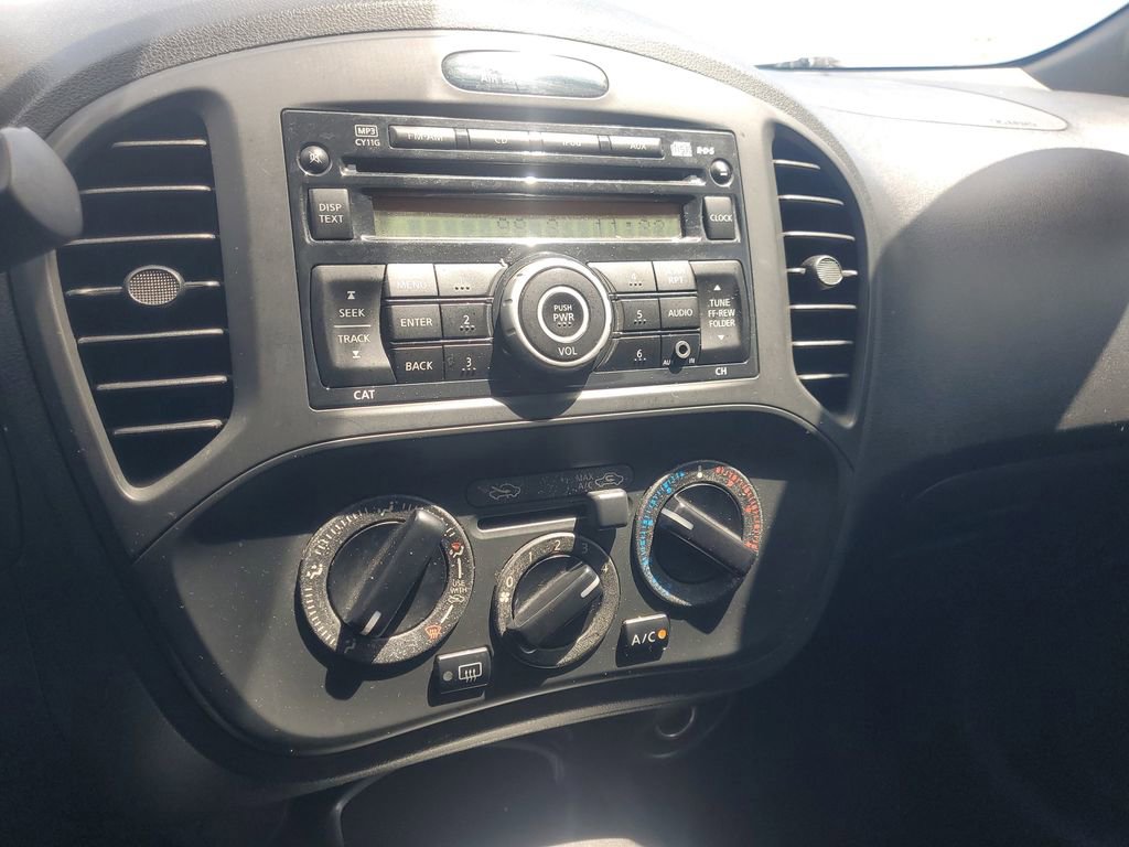 Used 2014 Nissan Juke S image 24