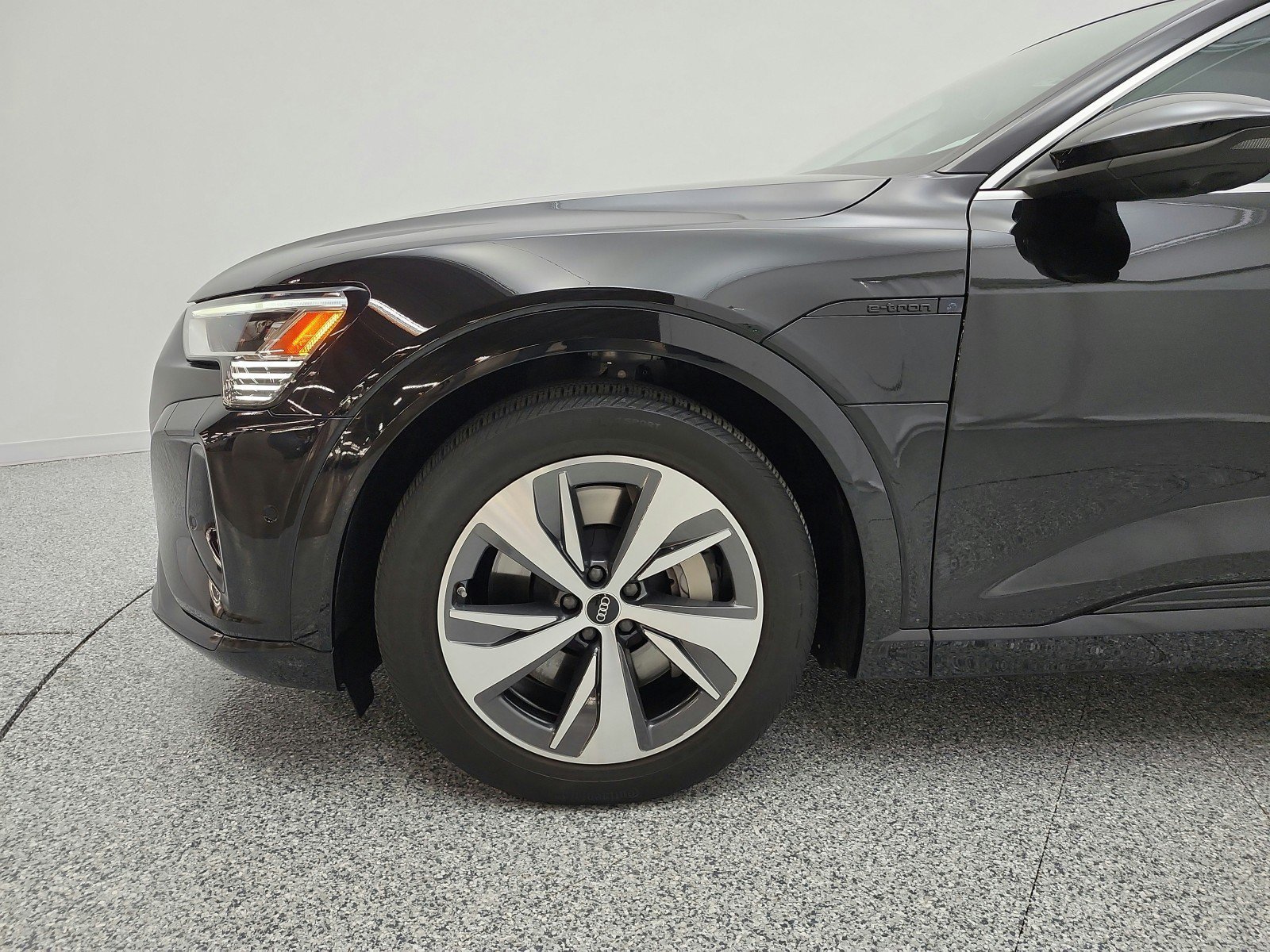 Used 2024 Audi Q8 e-tron Premium Plus w/ Premium Plus Package AWD/4WD image 30
