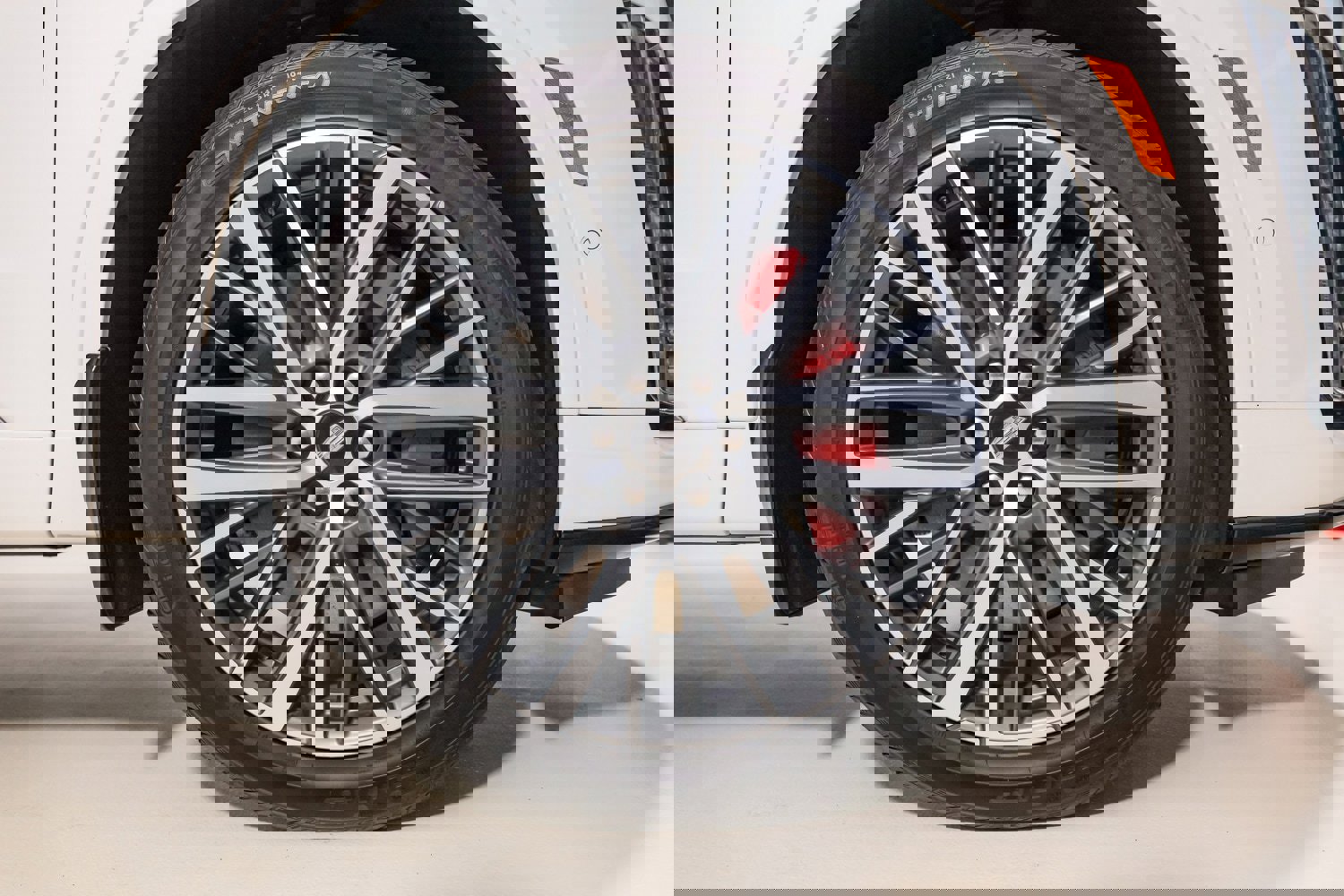 Used 2024 Cadillac XT6 Sport w/ Technology Package image 12