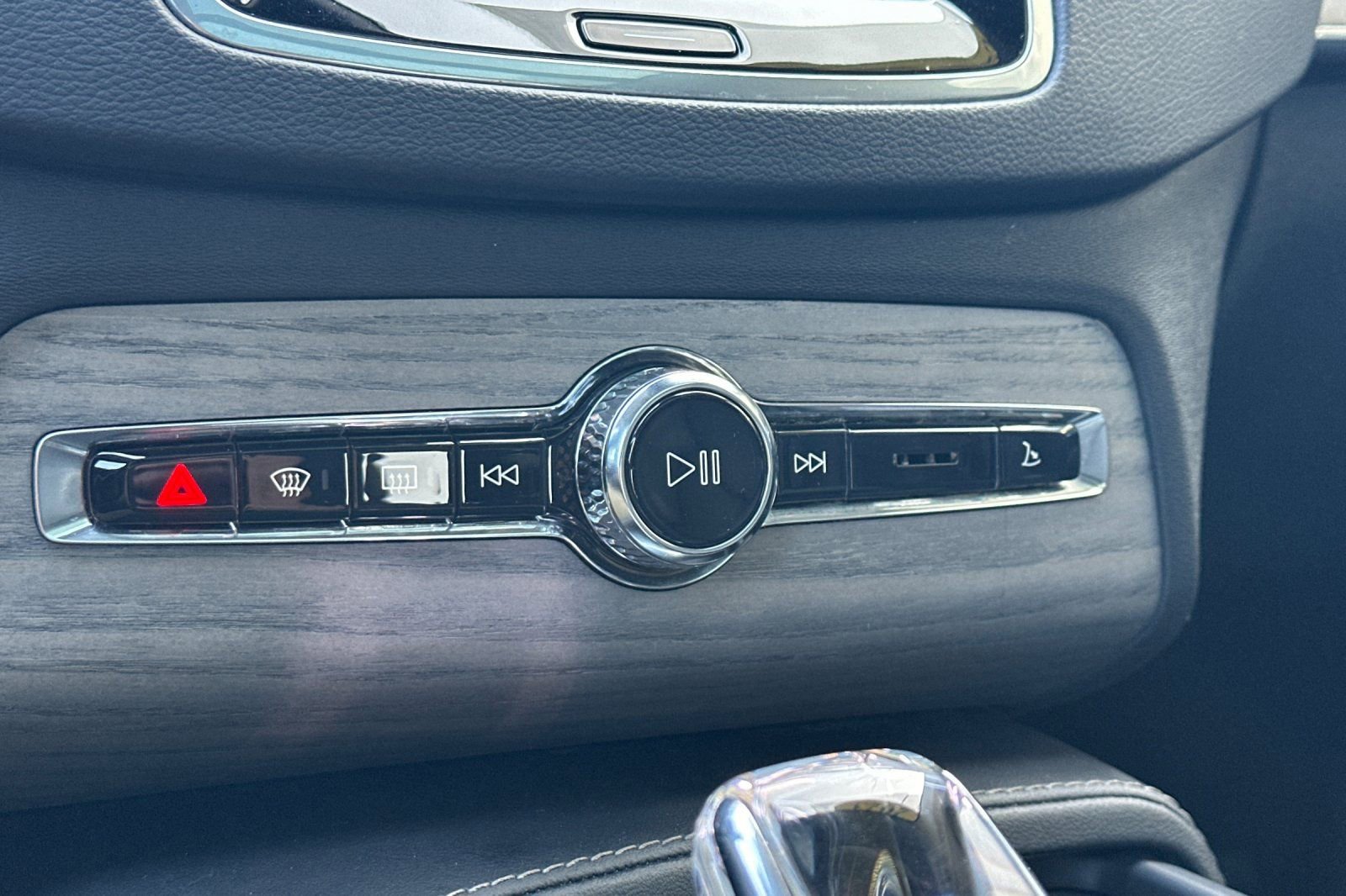 Certified 2023 Volvo XC90 T8 Ultimate image 24