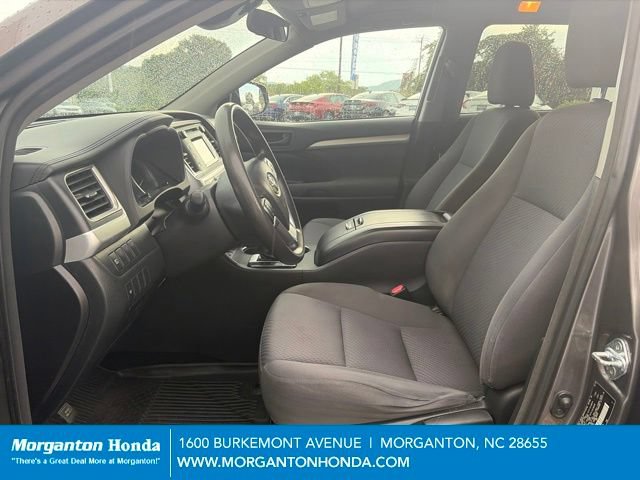 Used 2017 Toyota Highlander LE AWD/4WD image 11
