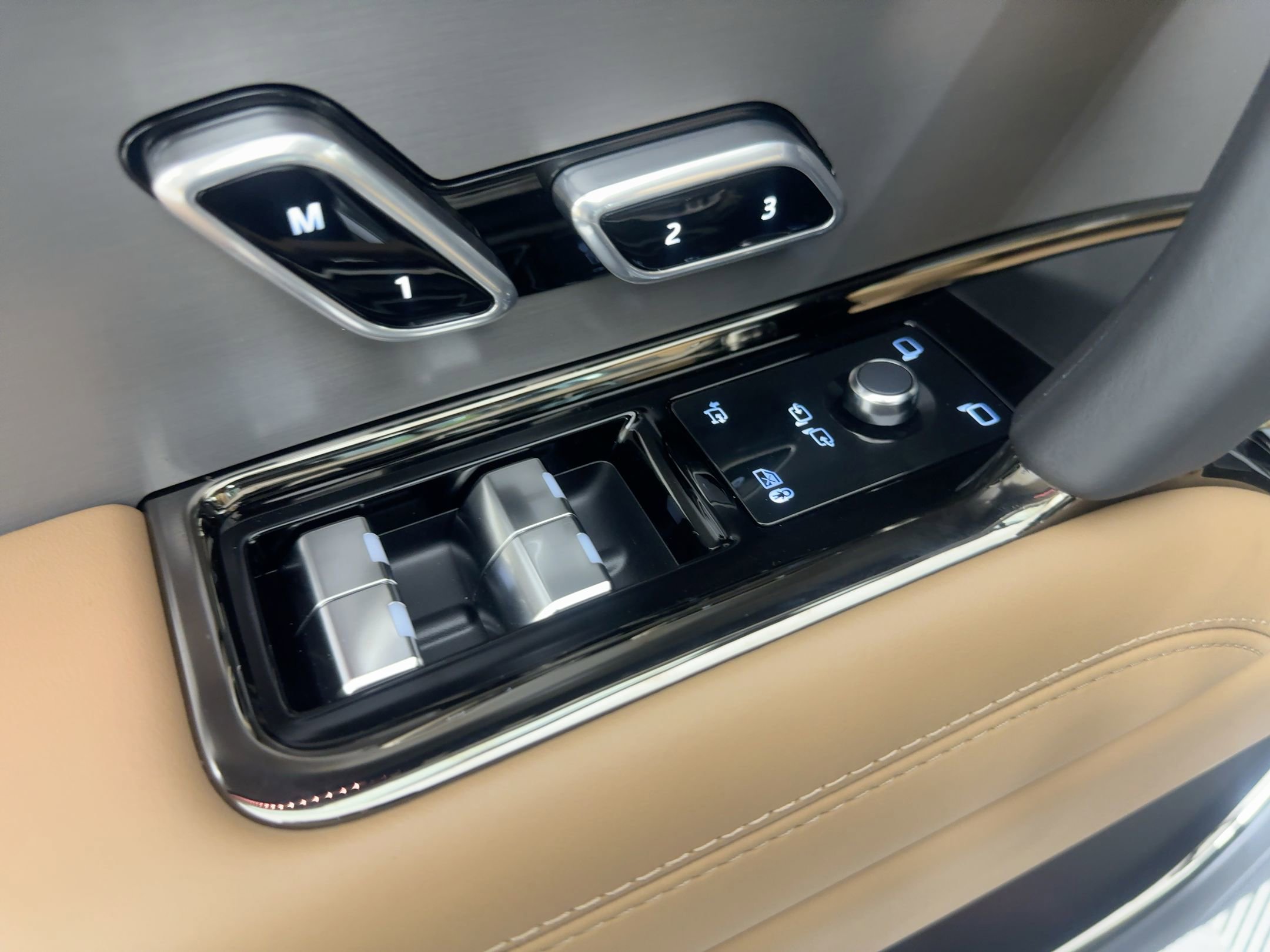 New 2025 Land Rover Range Rover Sport SE image 13