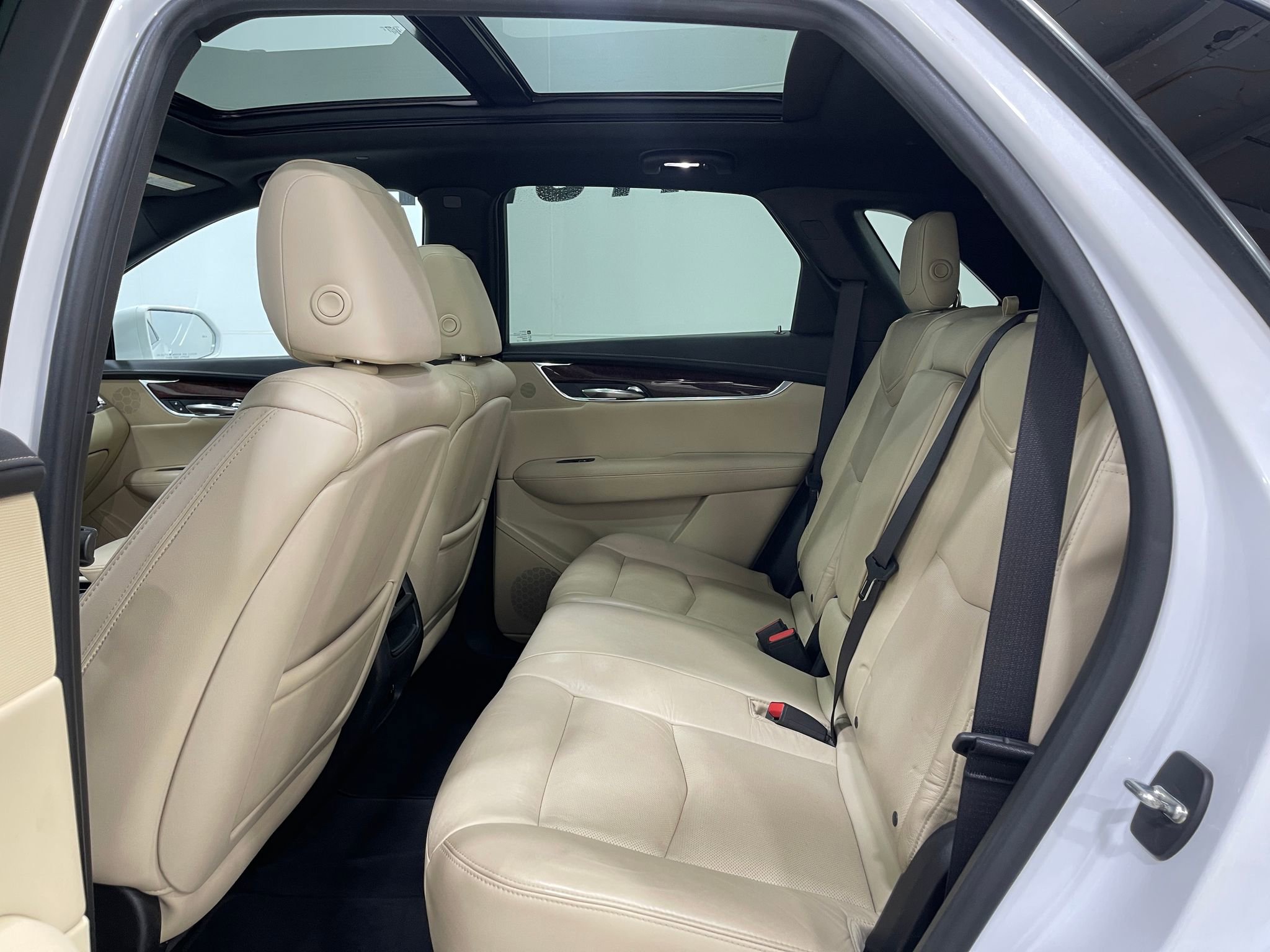 Used 2017 Cadillac XT5 Luxury w/ Driver Awareness Package image 30