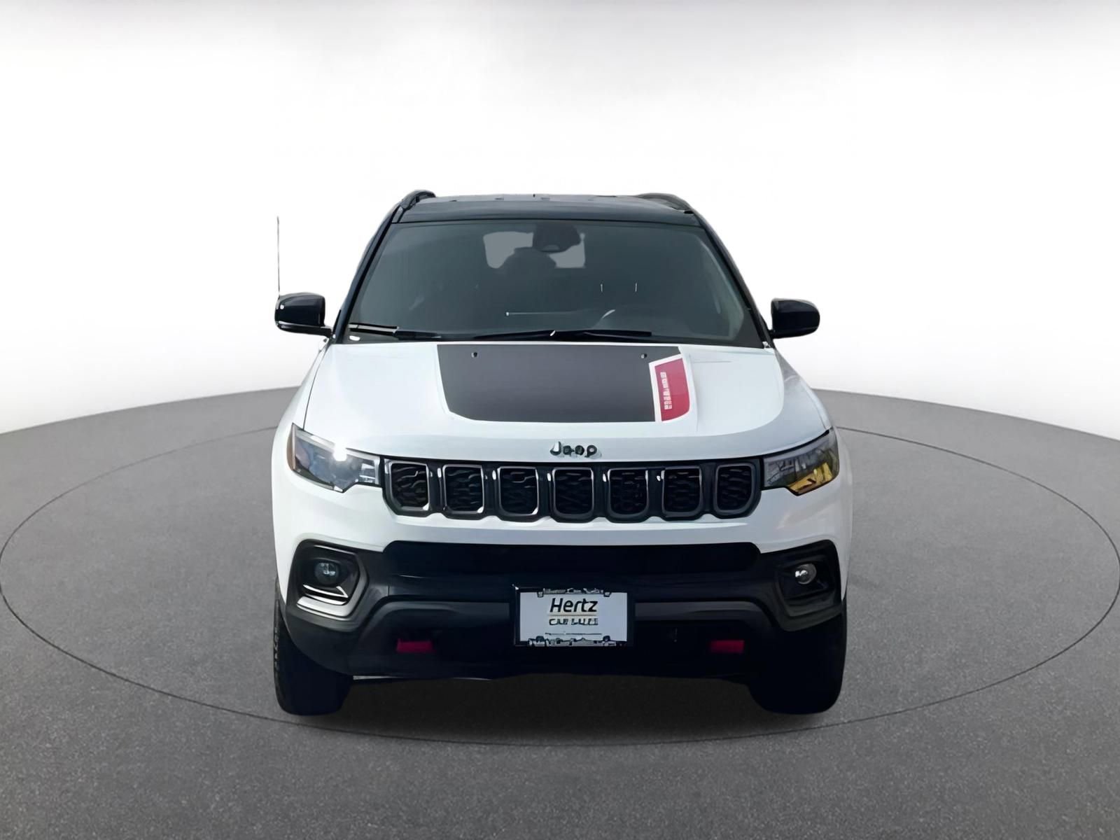 Used 2025 Jeep Compass Trailhawk image 3