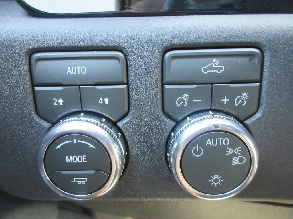 New 2026 GMC Sierra 1500 SLE image 16