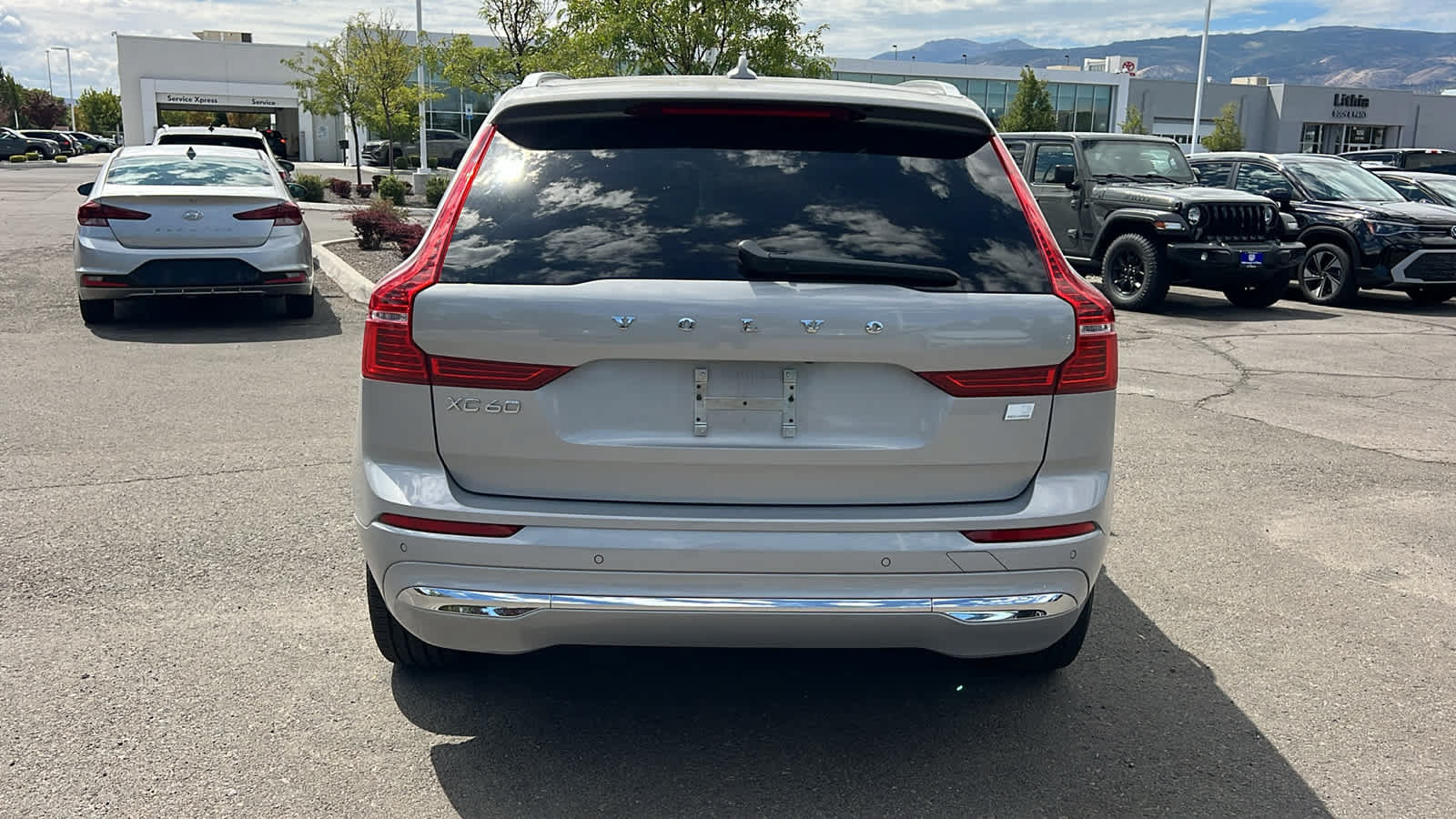 Used 2023 Volvo XC60 T8 Core AWD/4WD image 6