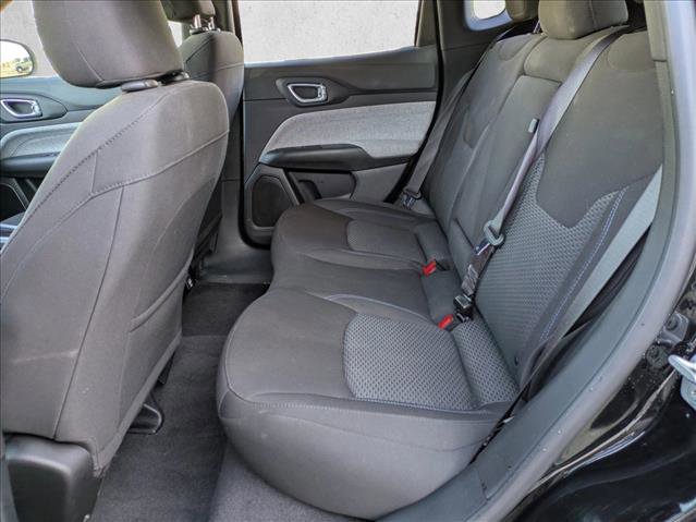 Used 2025 Jeep Compass Sport w/ Mopar Graphics Package image 15