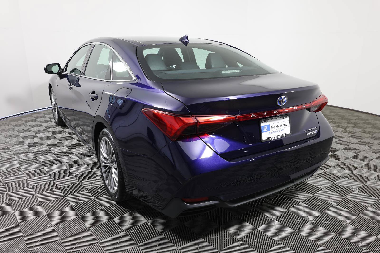 Used 2021 Toyota Avalon Limited FWD image 7