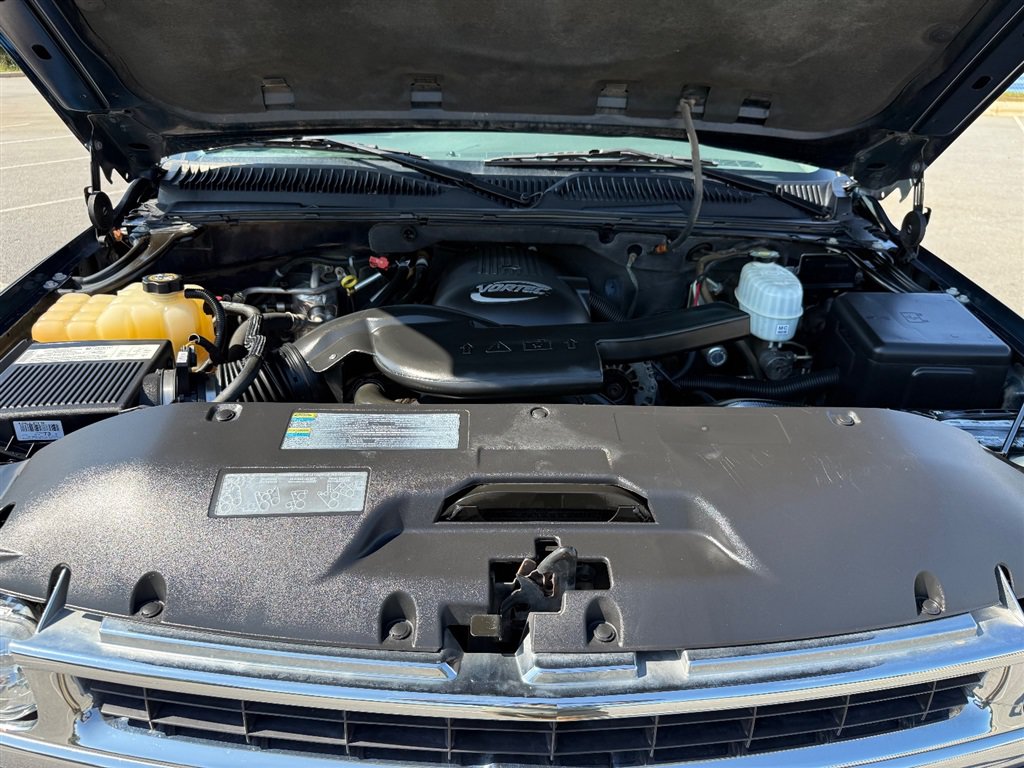 Used 2004 Chevrolet Suburban LS RWD image 26