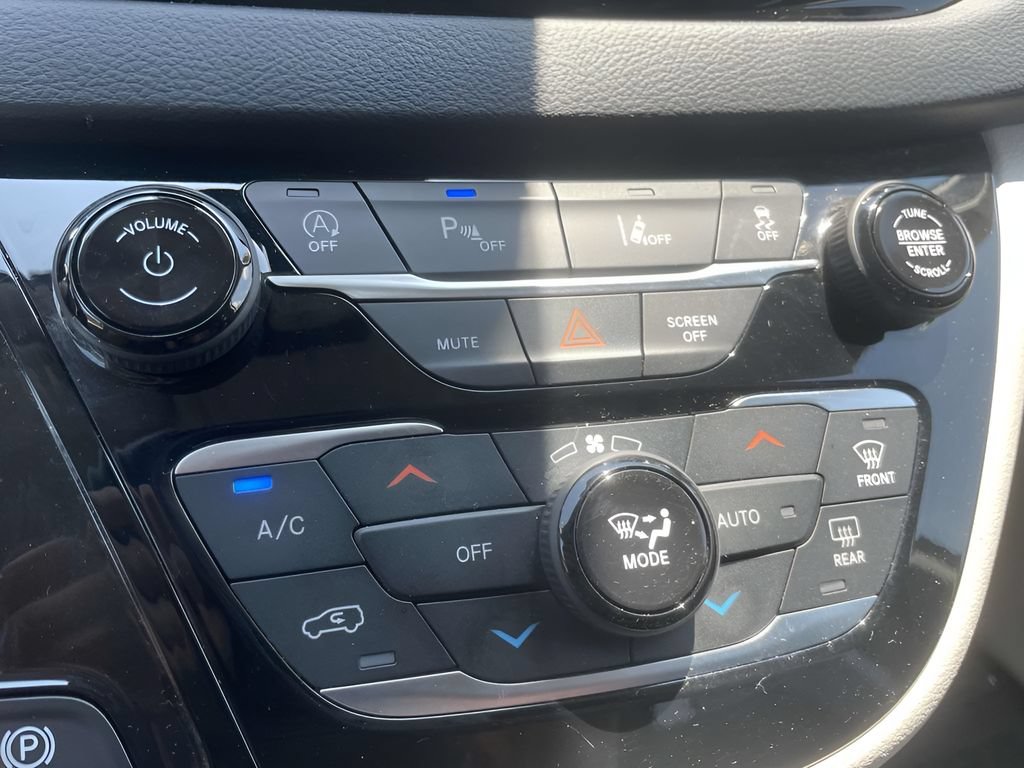Used 2023 Chrysler Pacifica Touring-L FWD image 27