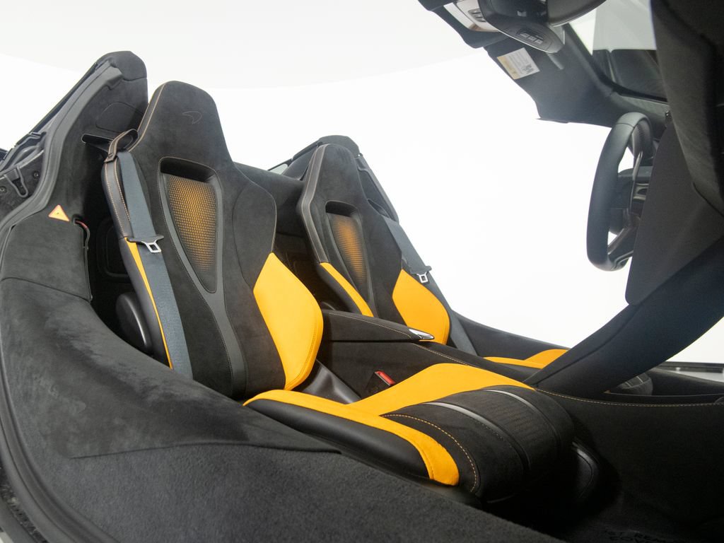 Used 2026 McLaren 750S Spider RWD image 35