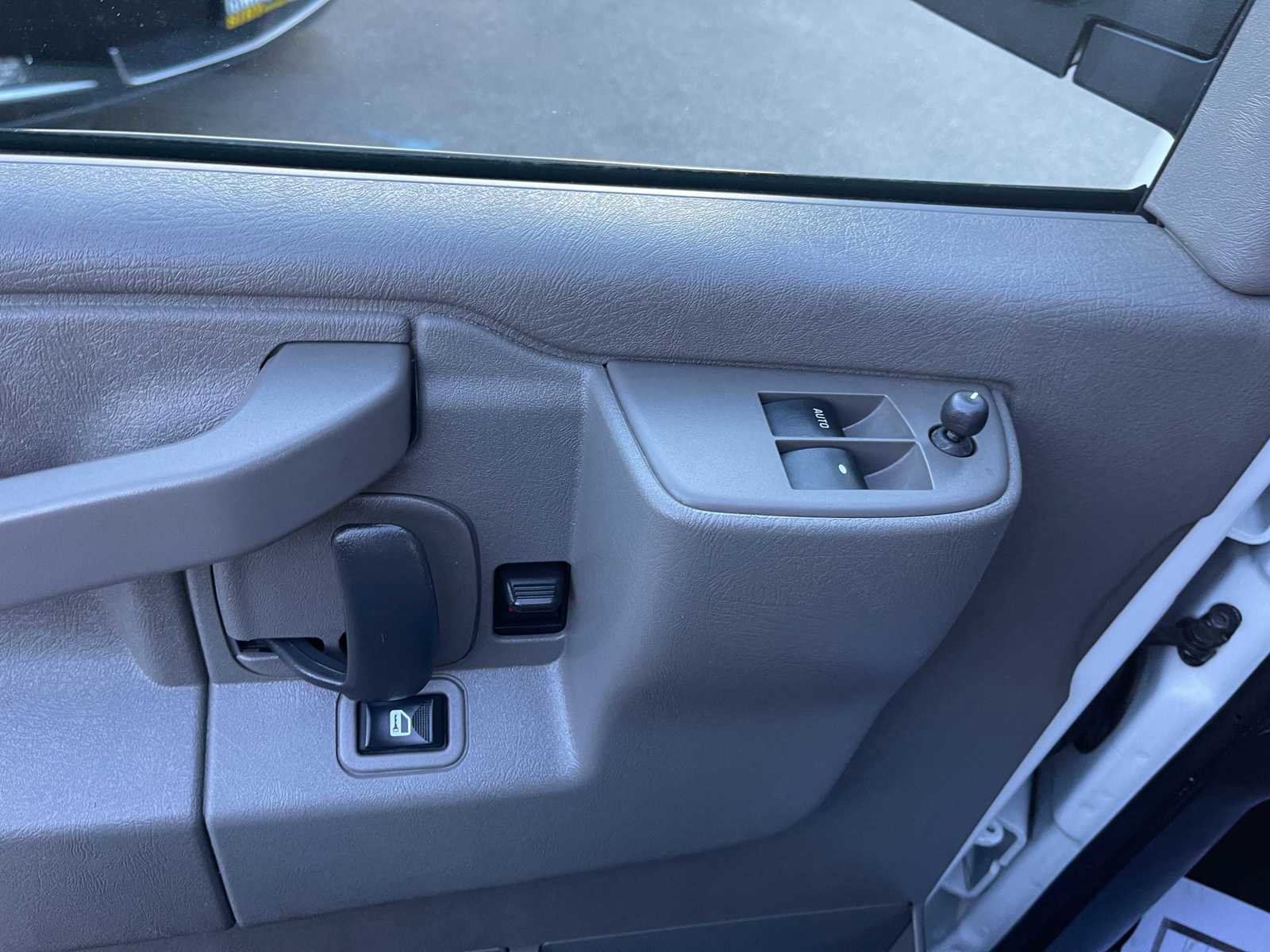 Used 2022 Chevrolet Express 3500 w/ Driver Convenience Package image 16