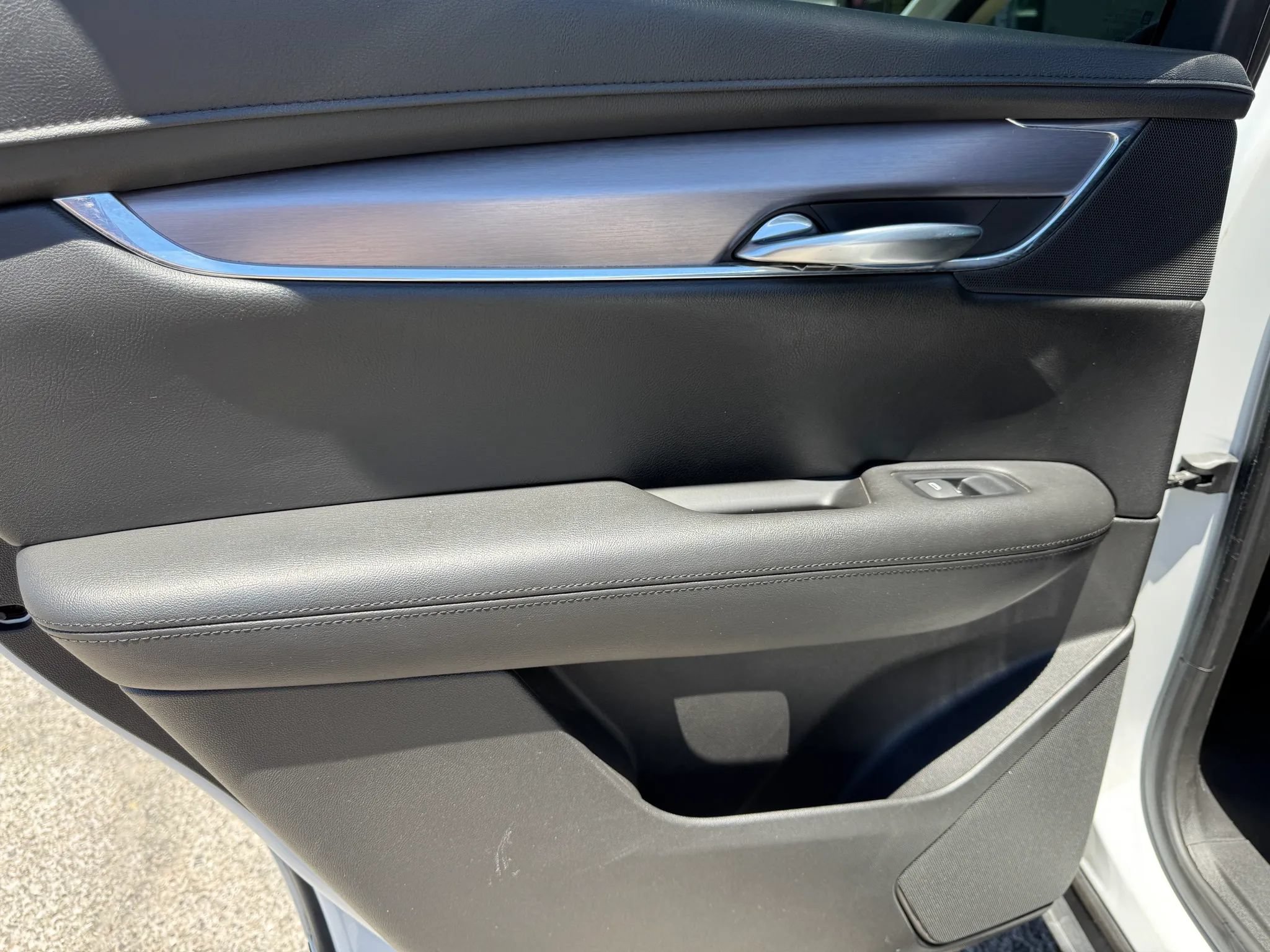 Used 2018 Cadillac XT5 Luxury w/ Driver Awareness Package FWD image 16