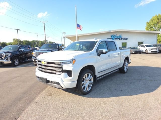 Used 2022 Chevrolet Silverado 1500 High Country w/ High Country Premium Package AWD/4WD image 2