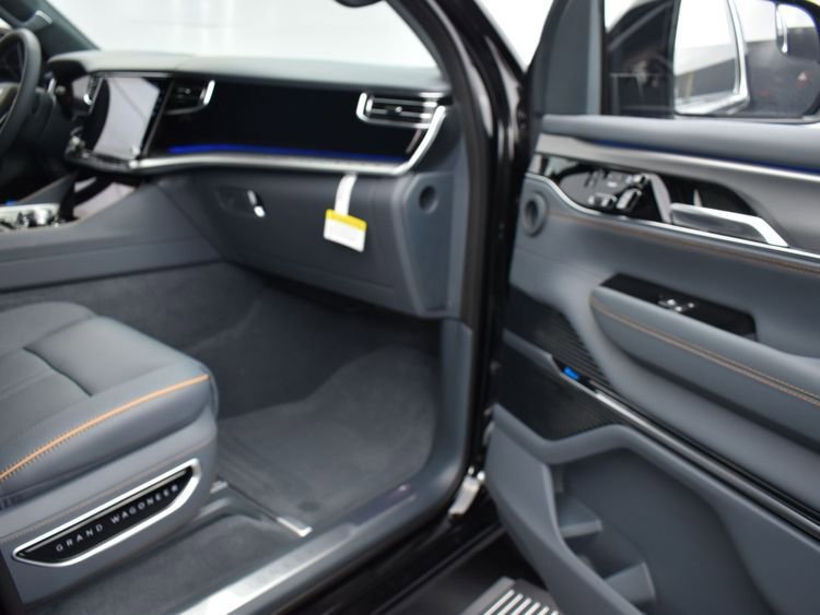 Used 2023 Jeep Grand Wagoneer L Series II w/ Premium Group II image 19