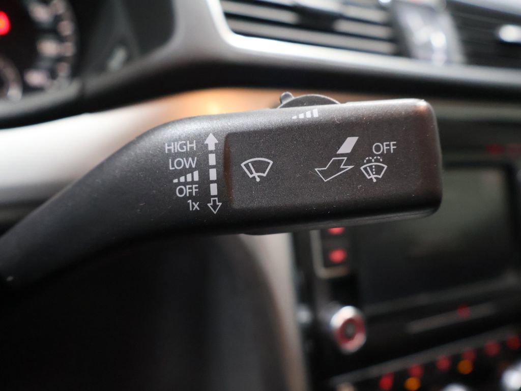 Used 2012 Volkswagen Passat TDI SE image 36