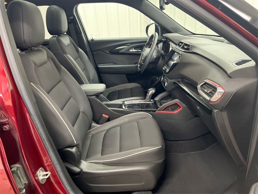 Used 2022 Chevrolet TrailBlazer RS w/ Sun and Liftgate Package image 22