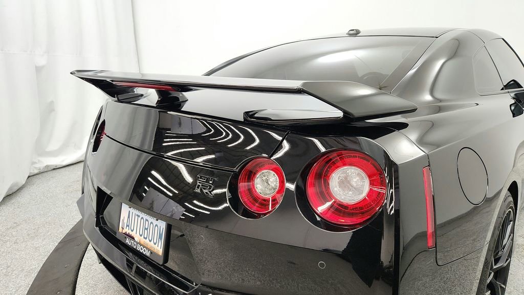 Used 2024 Nissan GT-R Premium w/ Premium Interior Package AWD/4WD image 50