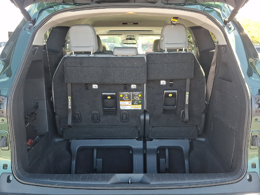 Certified 2025 Toyota Sienna XLE FWD image 37
