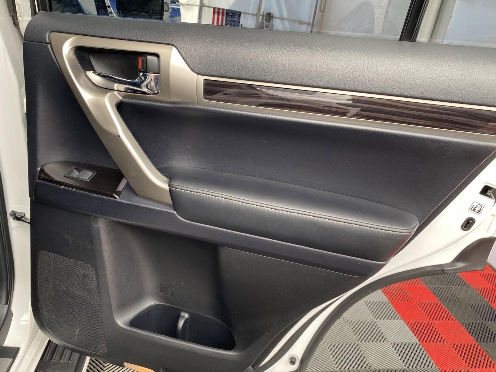 Used 2018 Lexus GX 460 w/ Navigation Package AWD/4WD image 10
