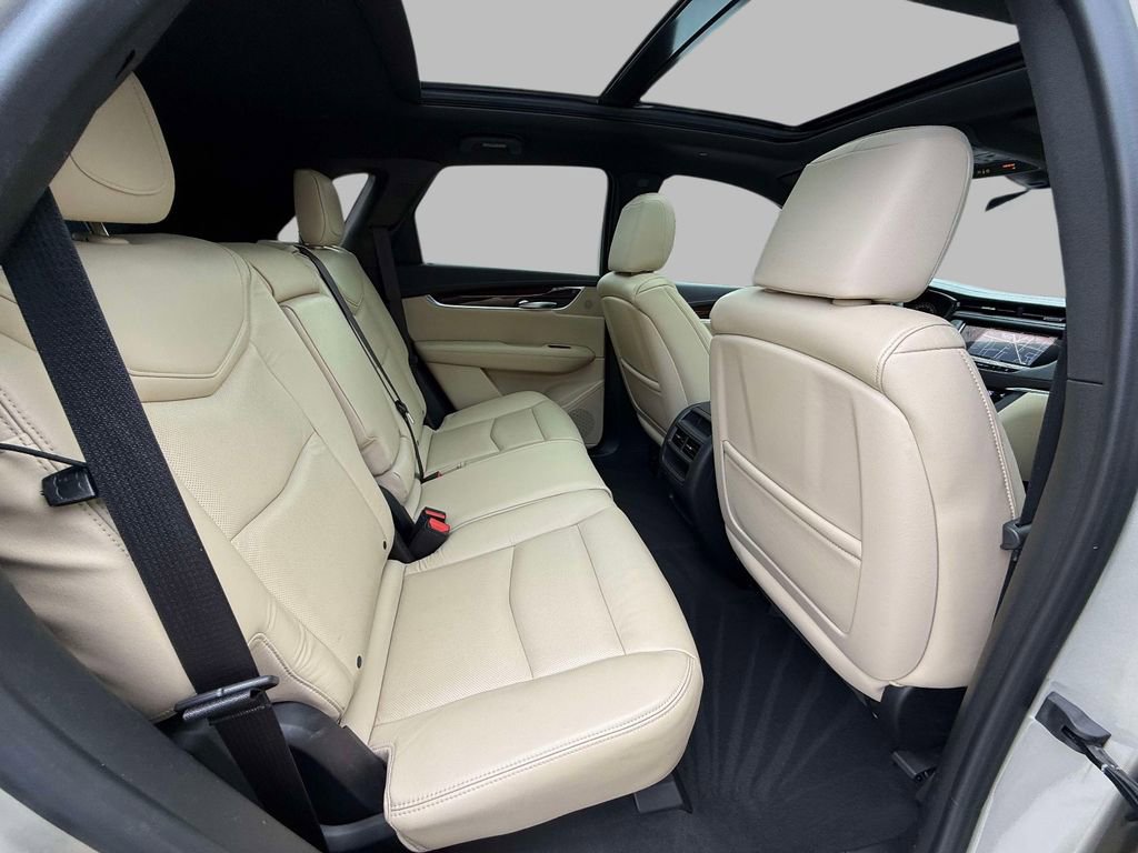 Used 2017 Cadillac XT5 Luxury w/ Driver Awareness Package image 16