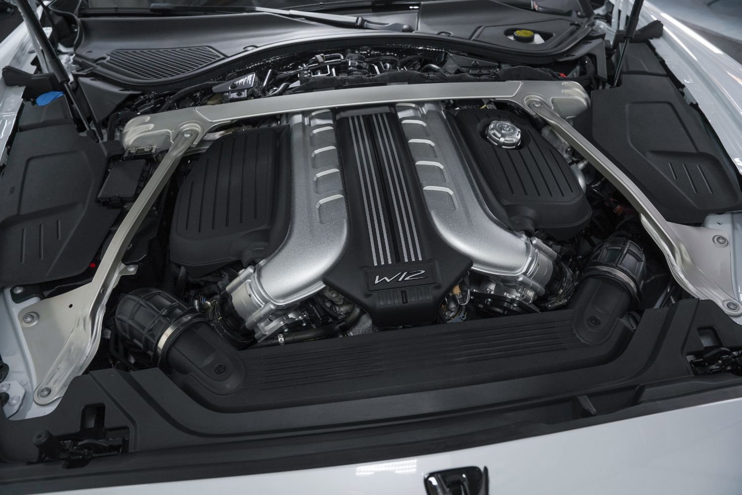 Used 2024 Bentley Flying Spur W12 image 61