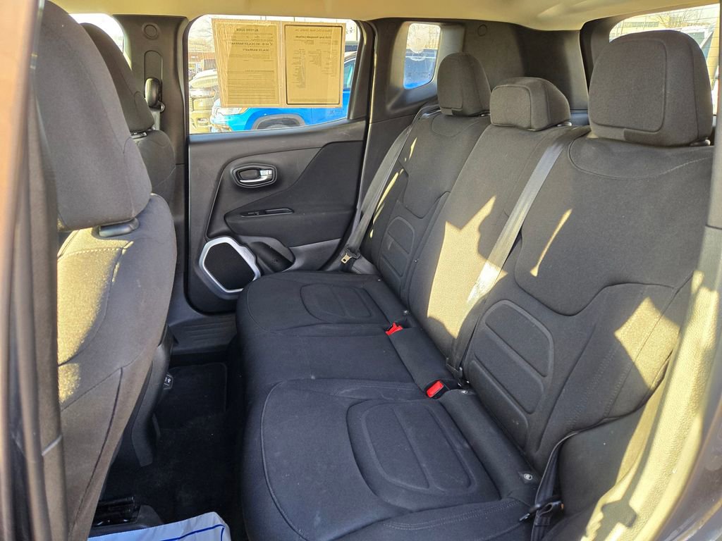 Used 2018 Jeep Renegade Latitude AWD/4WD image 28
