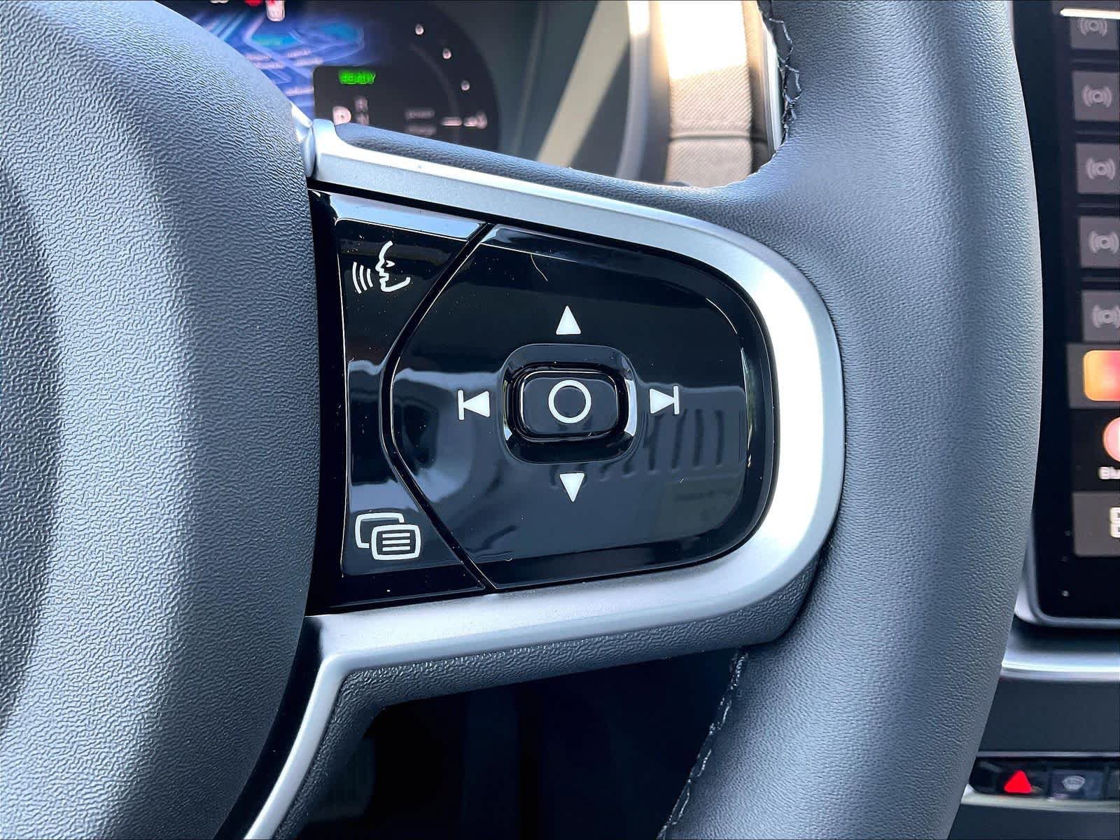 New 2026 Volvo XC90 T8 Plus w/ Protection Package AWD/4WD image 18