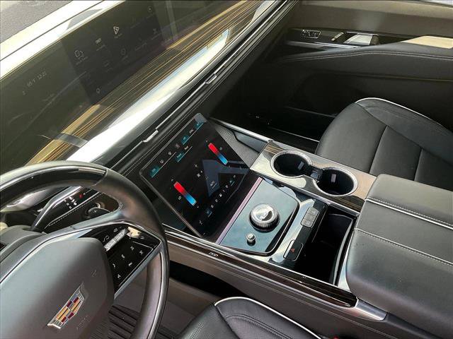 Used 2025 Cadillac Escalade Premium Luxury RWD image 14