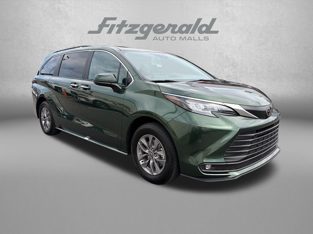 Certified 2026 Toyota Sienna XLE FWD image 1