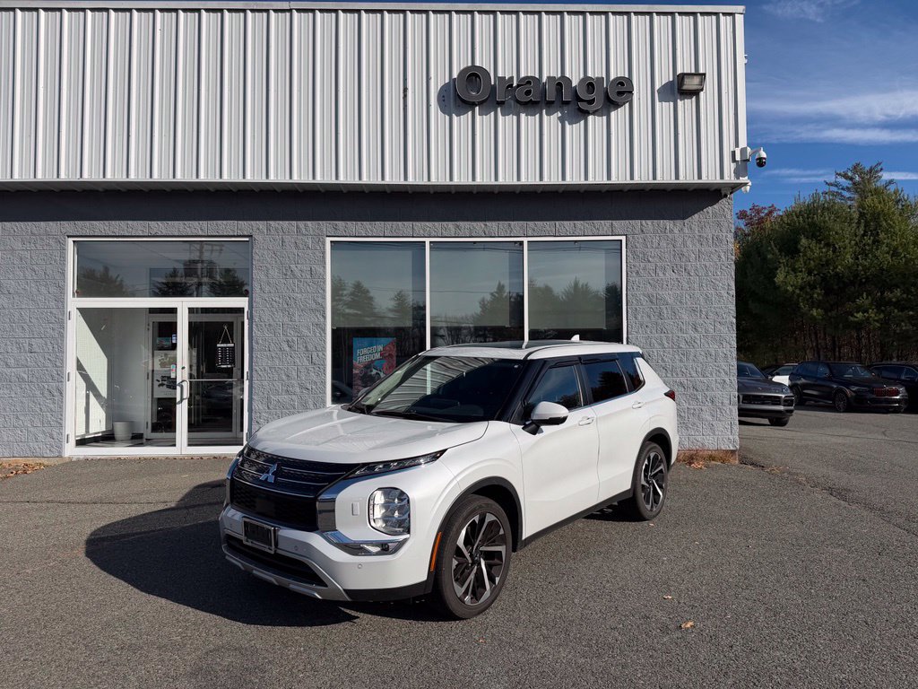Used 2023 Mitsubishi Outlander SE AWD/4WD image 1