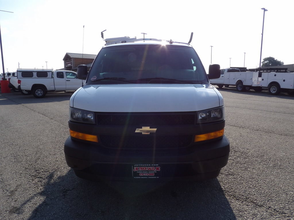 Used 2018 Chevrolet Express 2500 w/ Driver Convenience Package RWD image 12