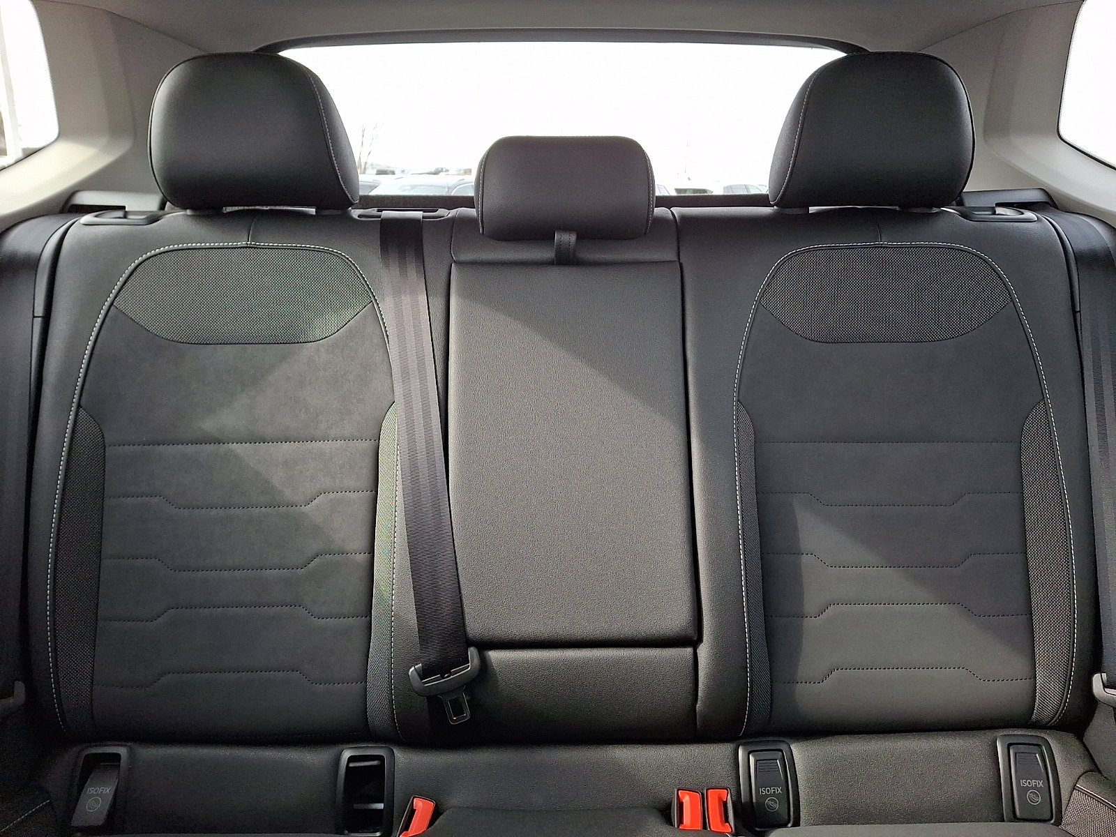 Certified 2025 Volkswagen Taos SE image 15