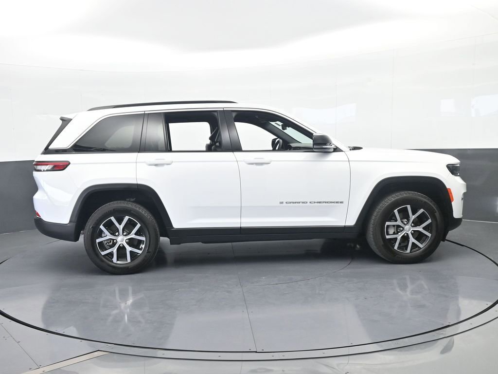 Used 2024 Jeep Grand Cherokee Limited RWD image 7