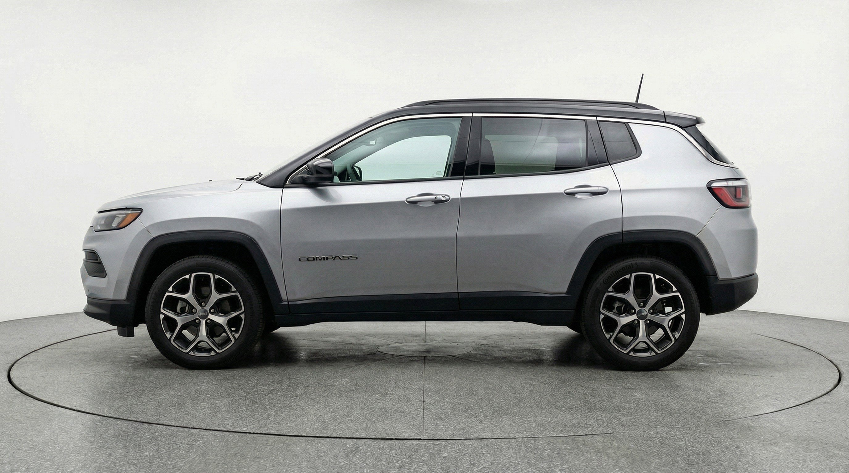 Used 2025 Jeep Compass Limited image 5