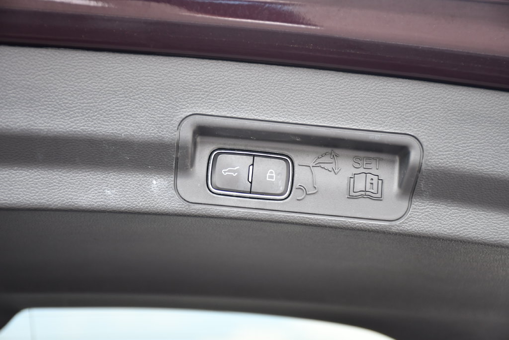 Used 2023 Ford Explorer Platinum w/ Technology Package AWD/4WD image 36