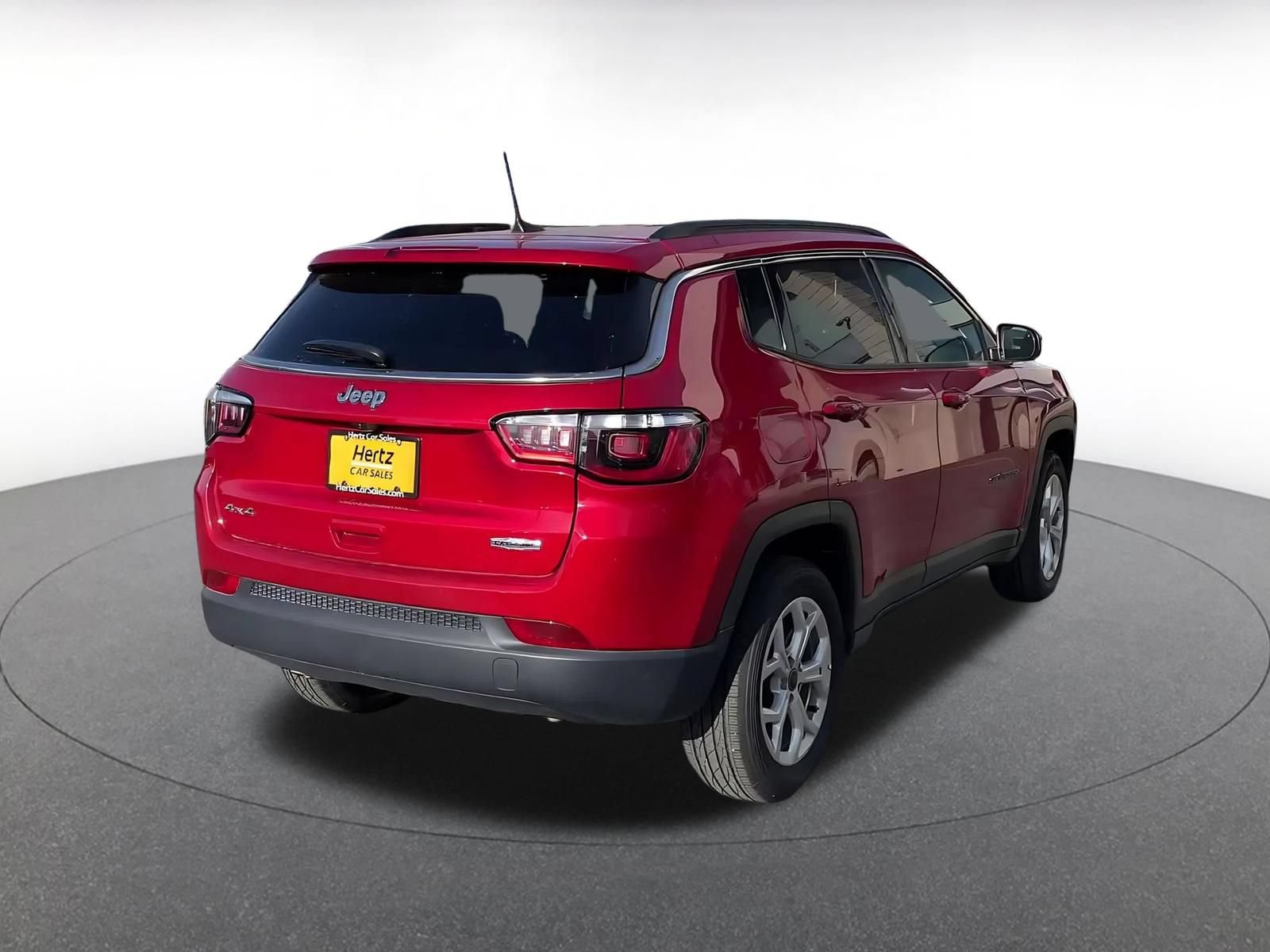 Used 2025 Jeep Compass Latitude AWD/4WD image 14