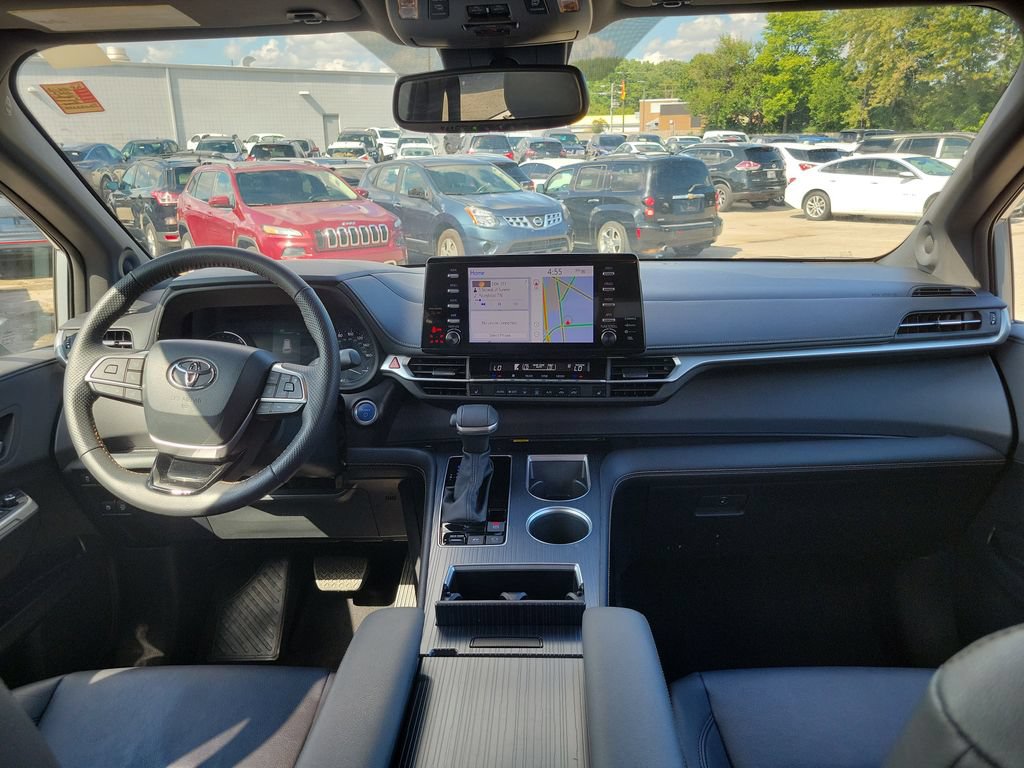 Used 2023 Toyota Sienna XLE Woodland Edition AWD/4WD image 10