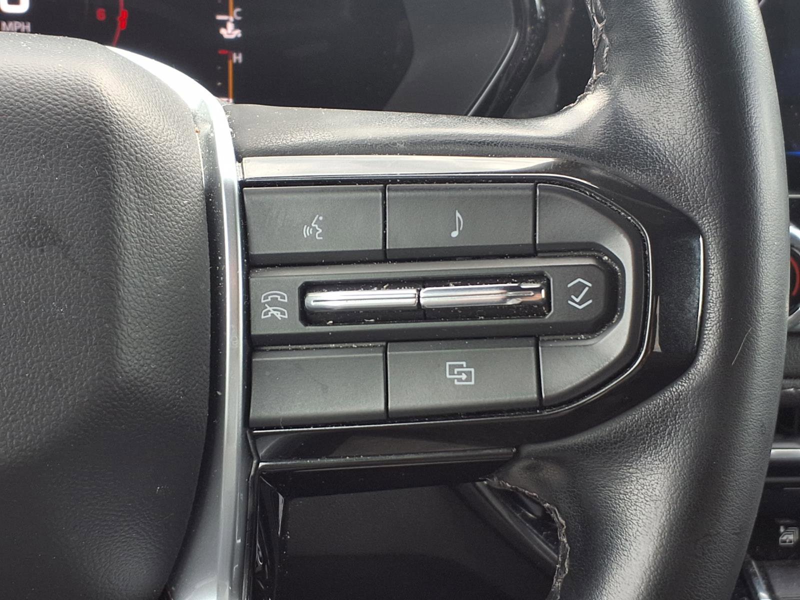 Used 2023 Chevrolet Colorado LT w/ LT Convenience Package II AWD/4WD image 17