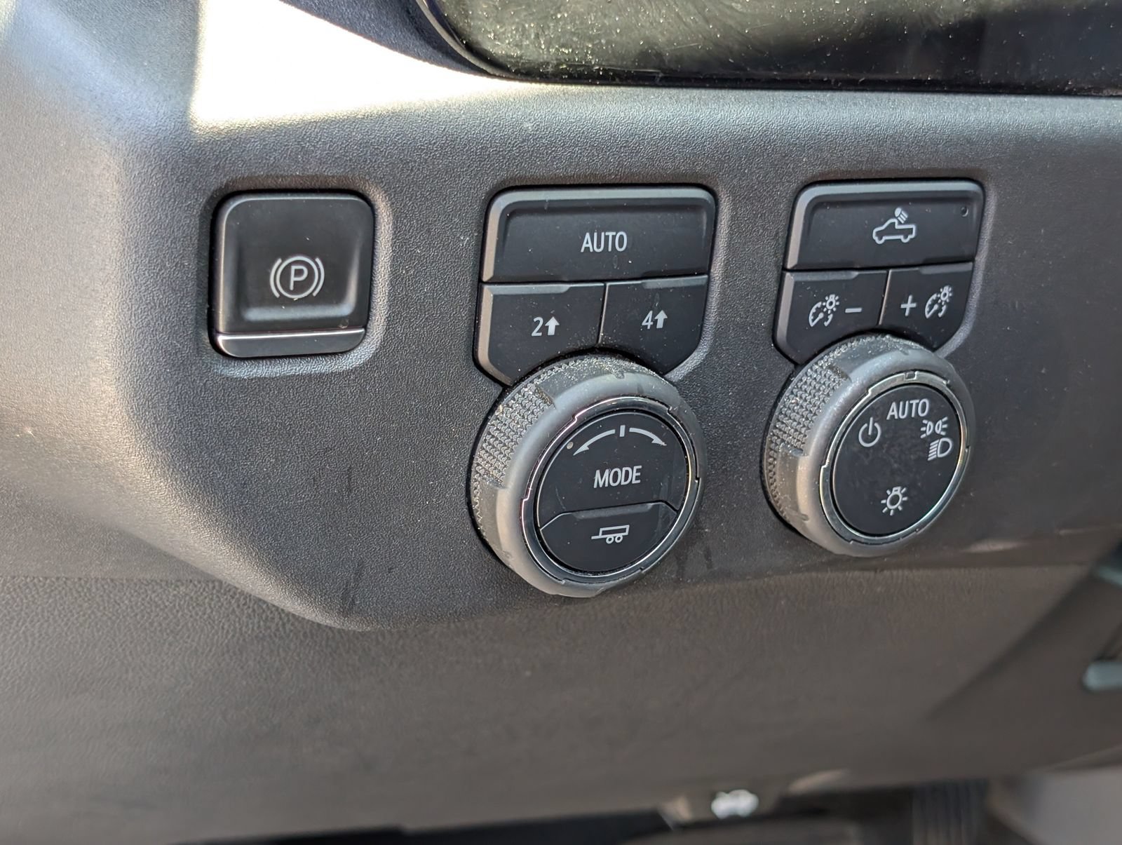 Used 2023 Chevrolet Silverado 1500 LT AWD/4WD image 20