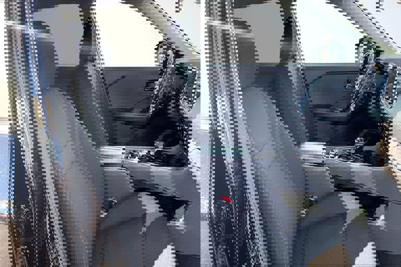 Used 2023 Nissan Rogue S image 14