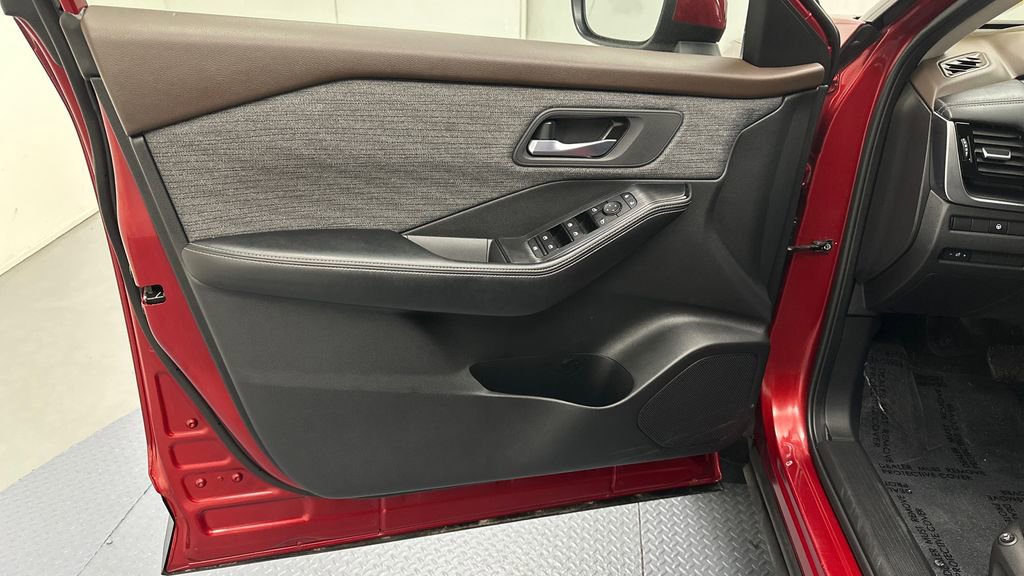 Certified 2021 Nissan Rogue SV image 14