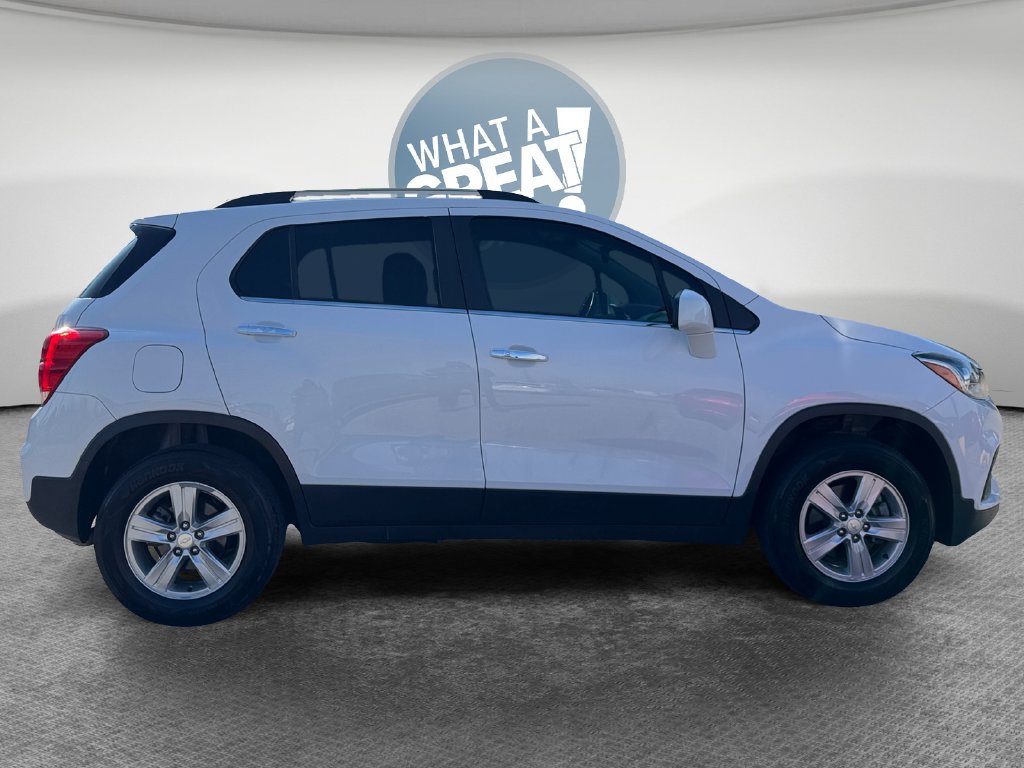 Used 2020 Chevrolet Trax LT w/ LT Convenience Package AWD/4WD image 2