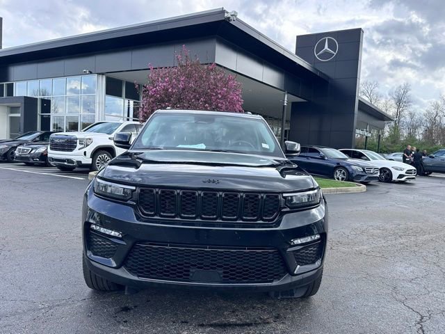 Used 2023 Jeep Grand Cherokee Limited w/ Black Appearance Package image 3