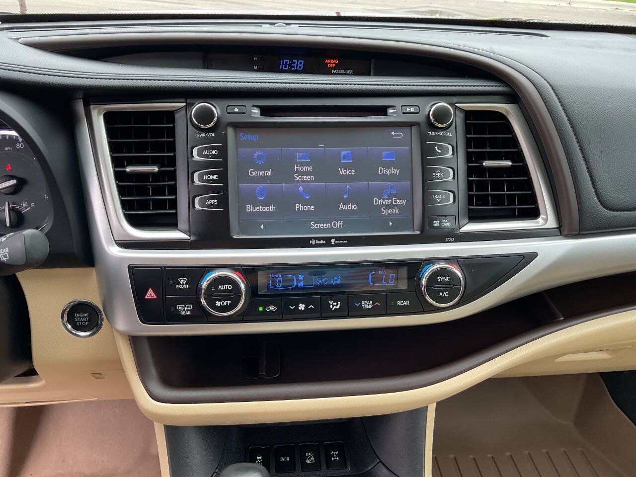 Used 2015 Toyota Highlander XLE AWD/4WD image 25