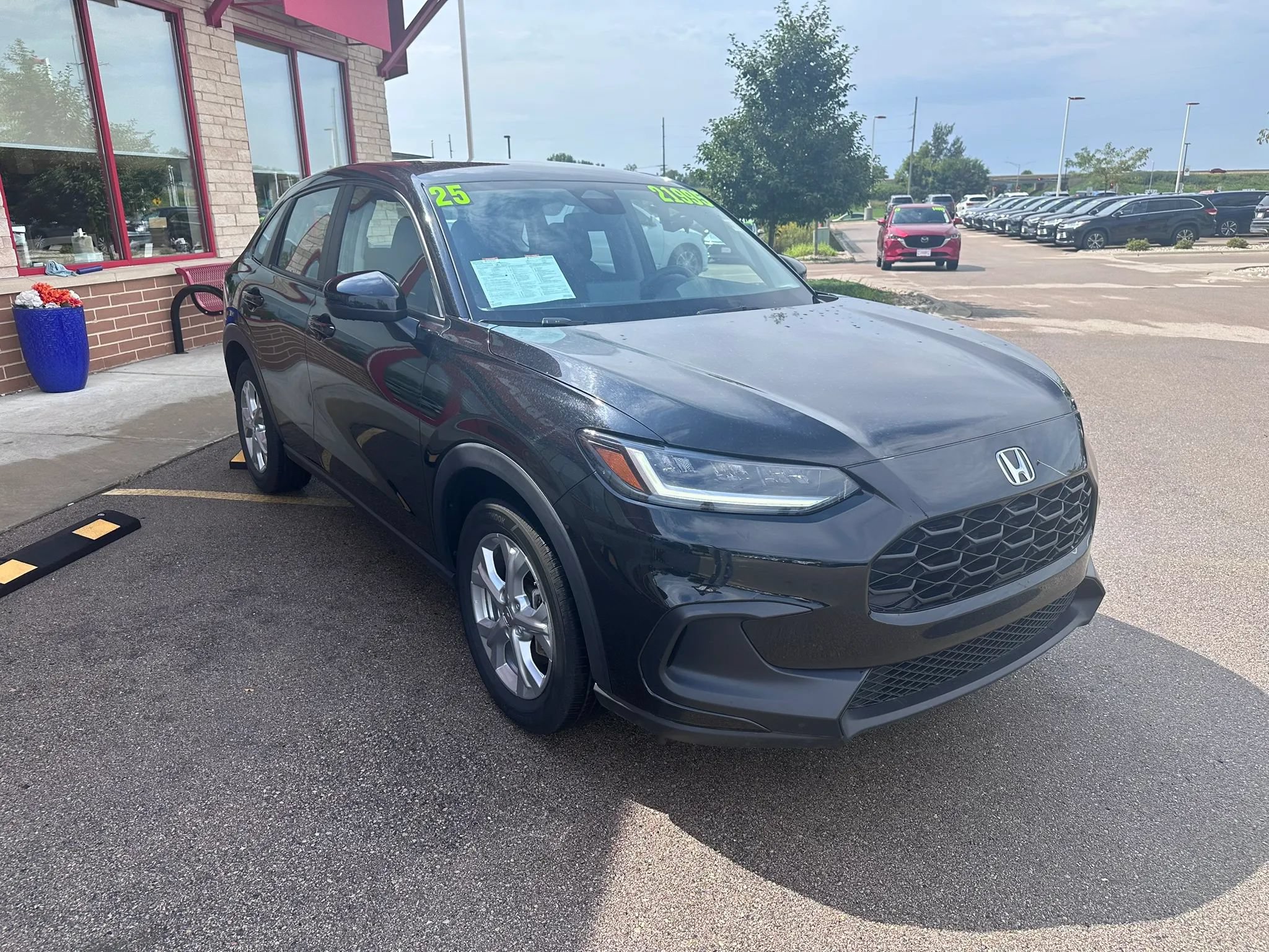 Used 2025 Honda HR-V LX image 3