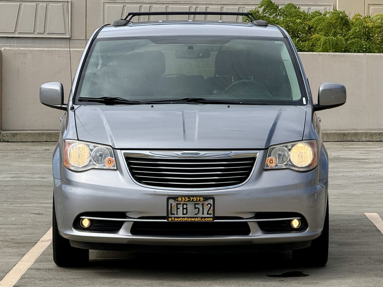 Used 2015 Chrysler Town & Country Touring FWD image 2
