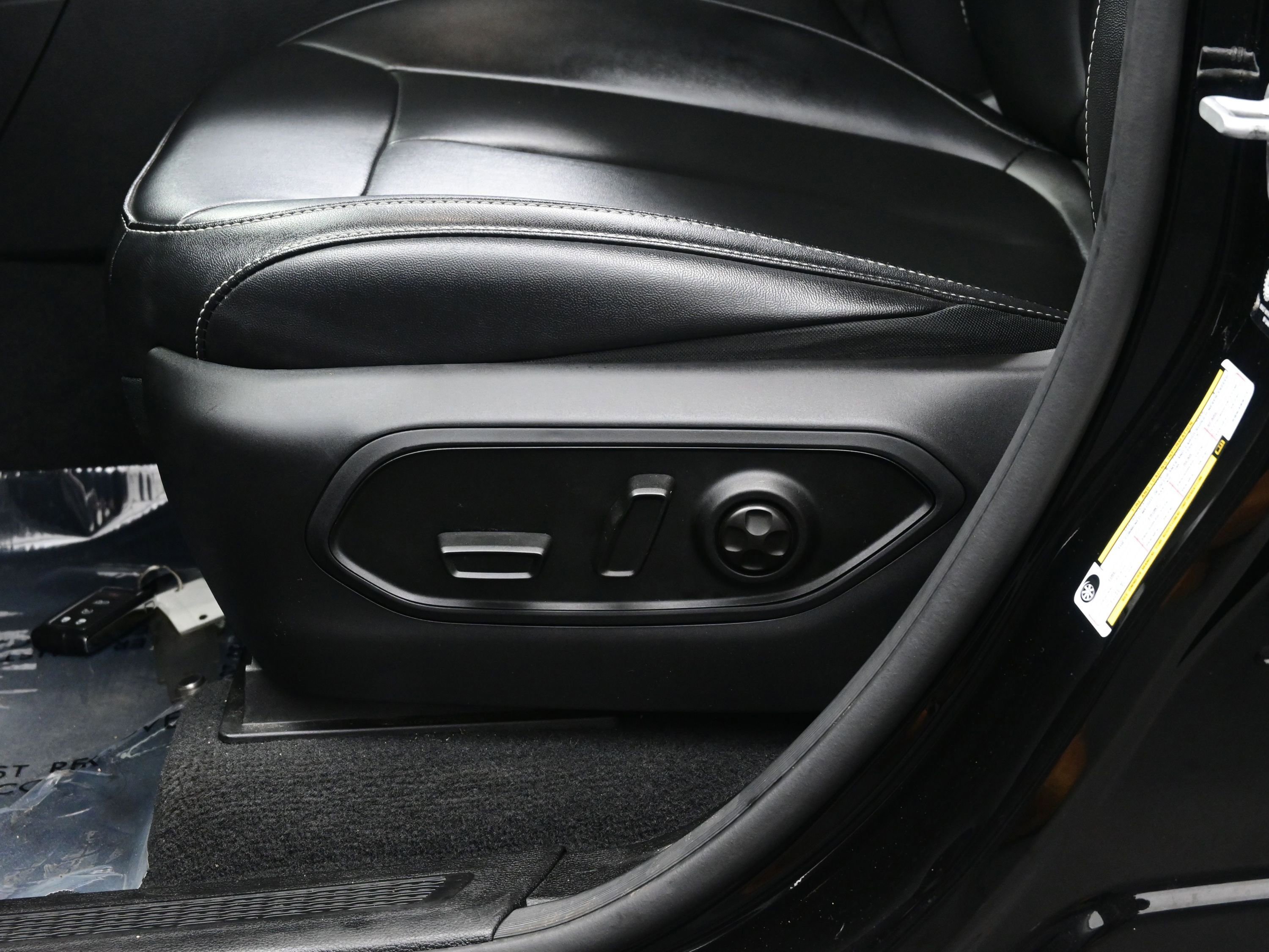 Used 2025 Jeep Grand Cherokee L Limited w/ Black Appearance Package image 11