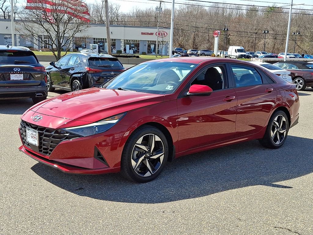 Used 2023 Hyundai Elantra SEL w/ Convenience Package image 4